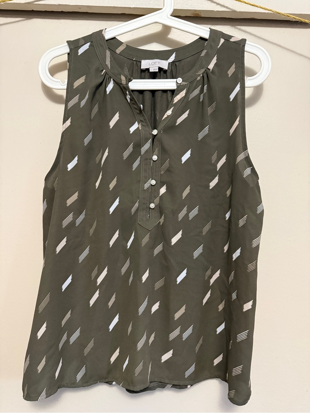 Loft Outlet Sleeveless Blouse Olive Patterned L
